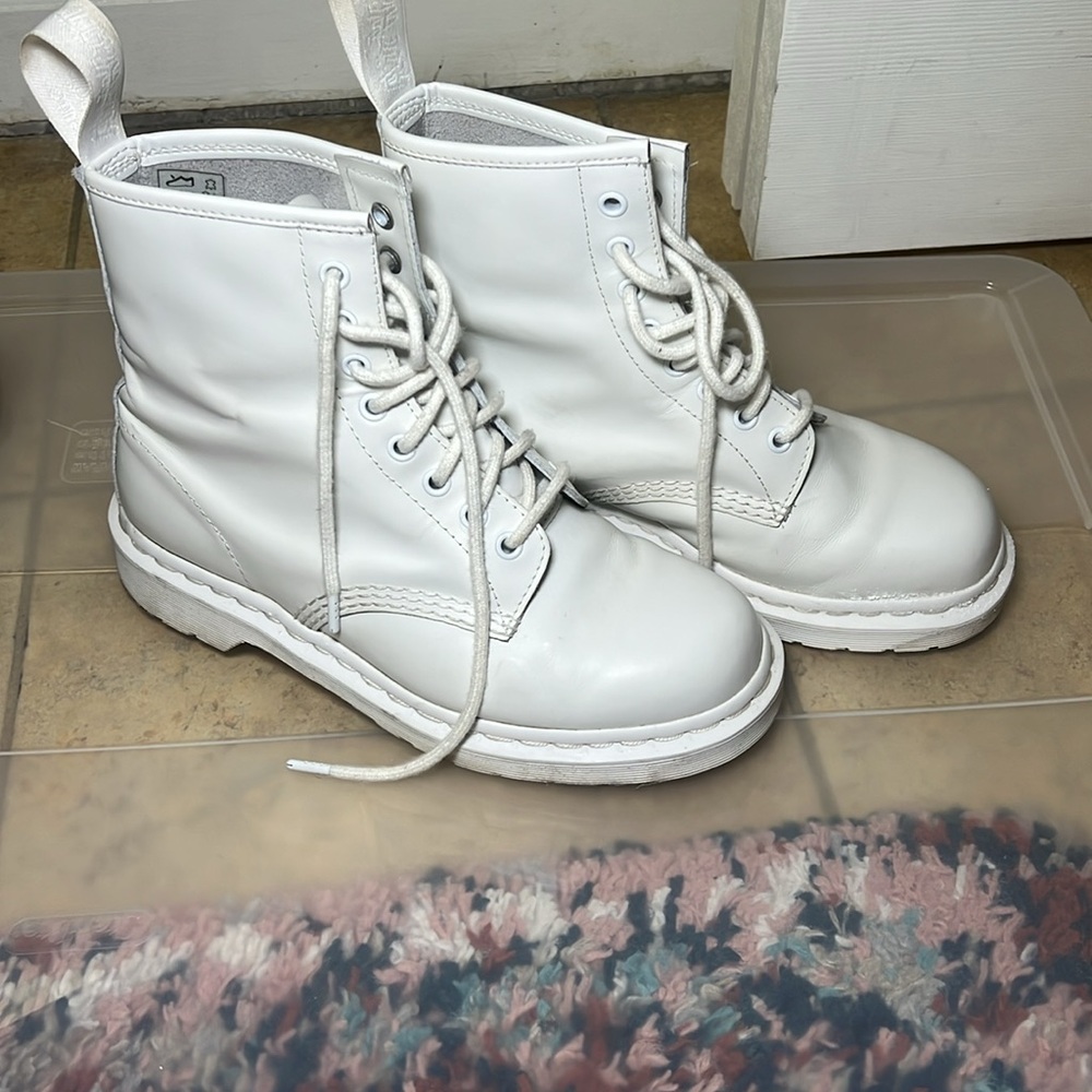 DOC MARTENS ALL WHITE - Picture 2 of 2